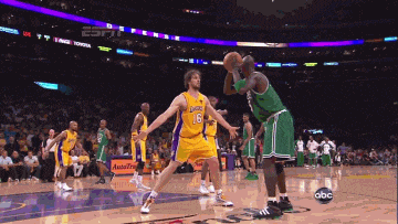 60%的球员退役五年内陷入破产！斯托克顿深度剖析原因：暴富后的种种困扰