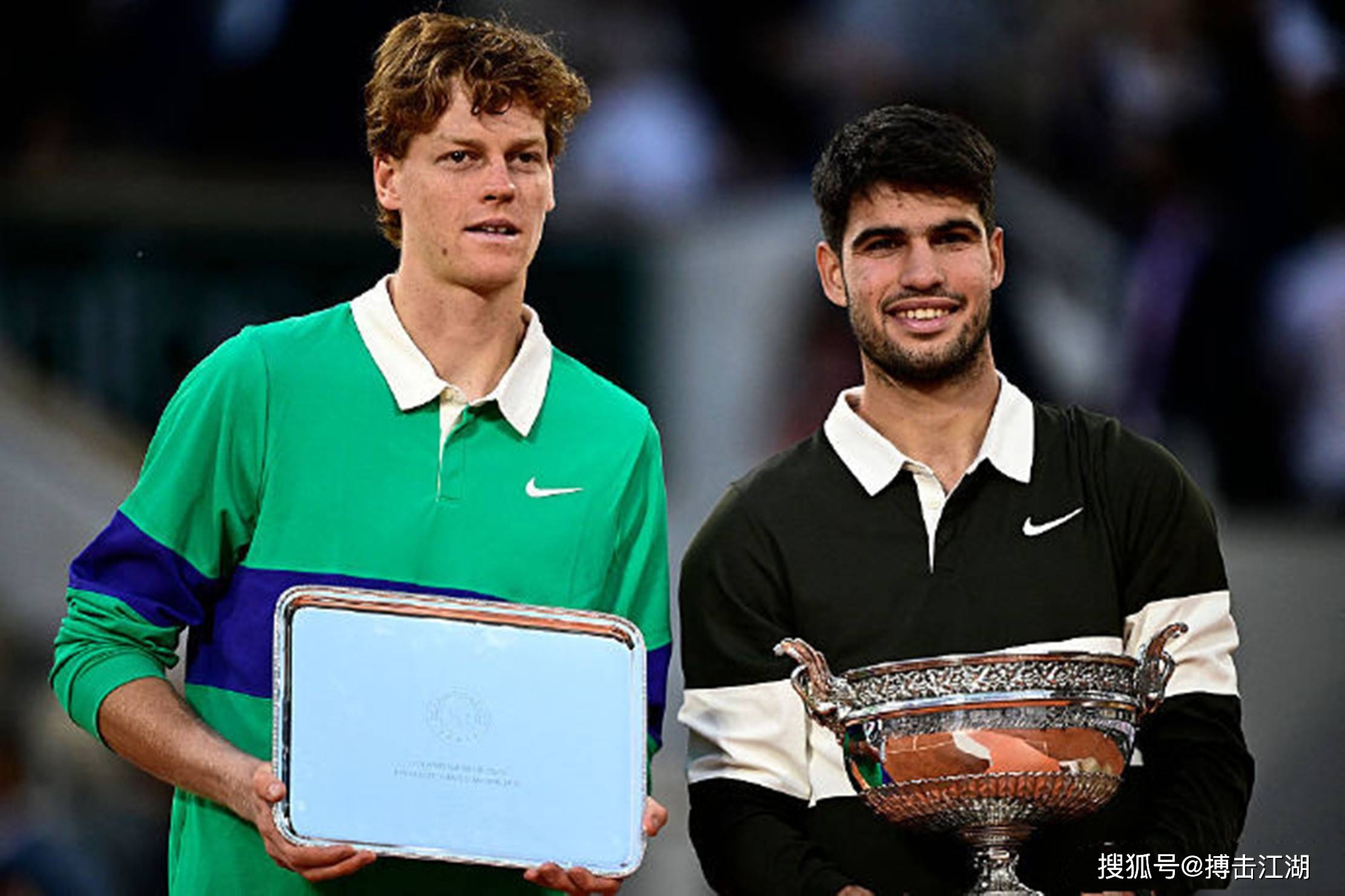 钓鱼佬在冰 钓鱼佬在冰