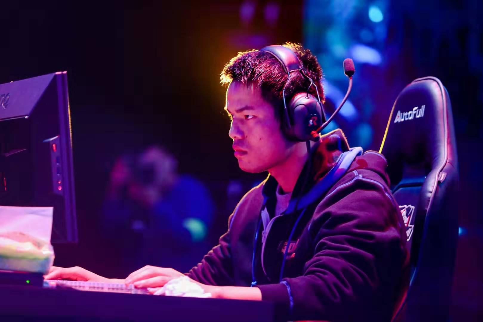 月对阵两支 月对阵两支